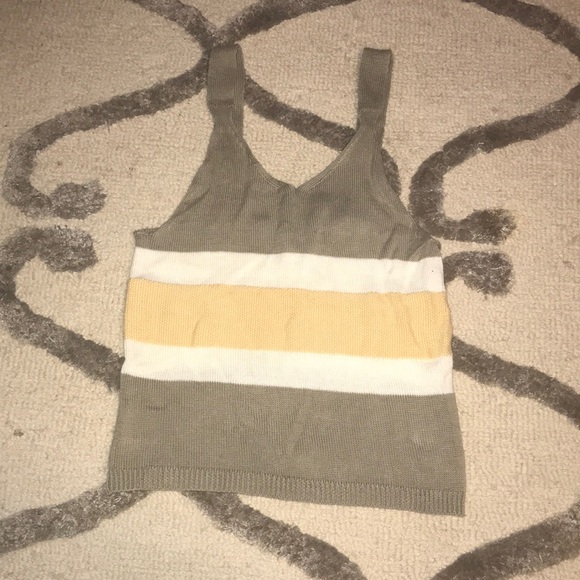 Size small crop top. Never worn - Picture 1 of 2